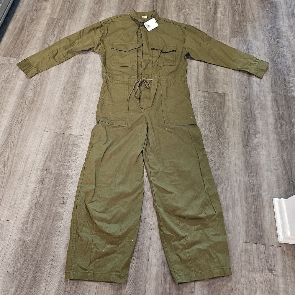 Levi’s Women NWT Medium Olive Green Jumpsuit
